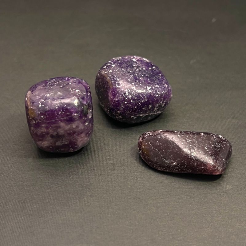 Lepidolitt, tromlet