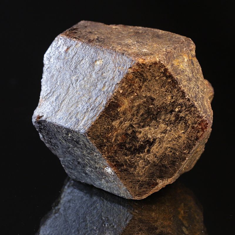 Almandinkrystall (granat), Ötztal, Østerrike