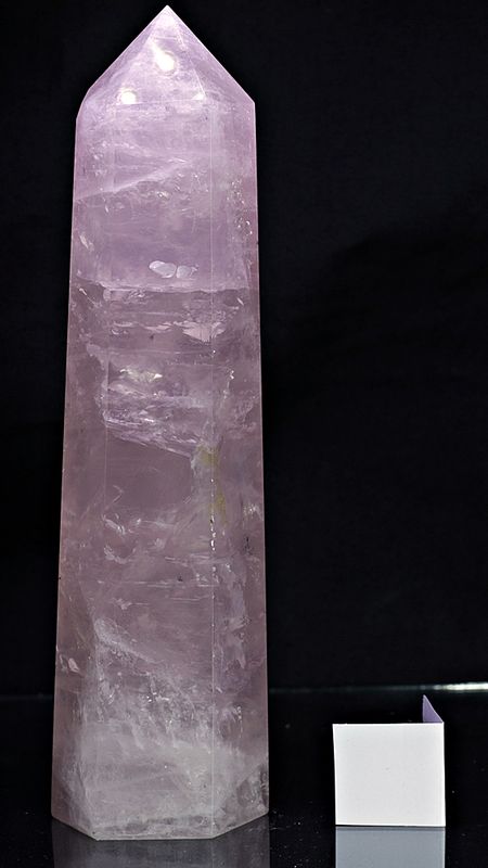 Rosenkvarts, obelisk