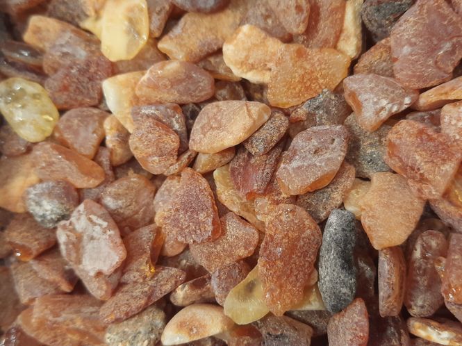 Hovedbilde 10 gram upolert baltisk rav (amber)