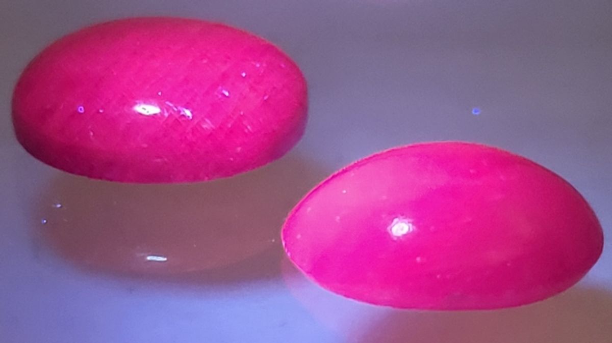 Cabochon, rubin (eng. ruby), 10 x 12 mm