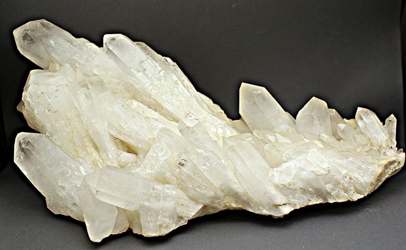 Stor kvartsgruppe (candle quartz) fra Madagaskar