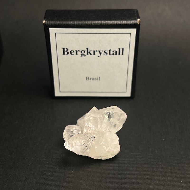 Bergkrystall, kvarts, gruppe i gaveeske, liten,  Brasil