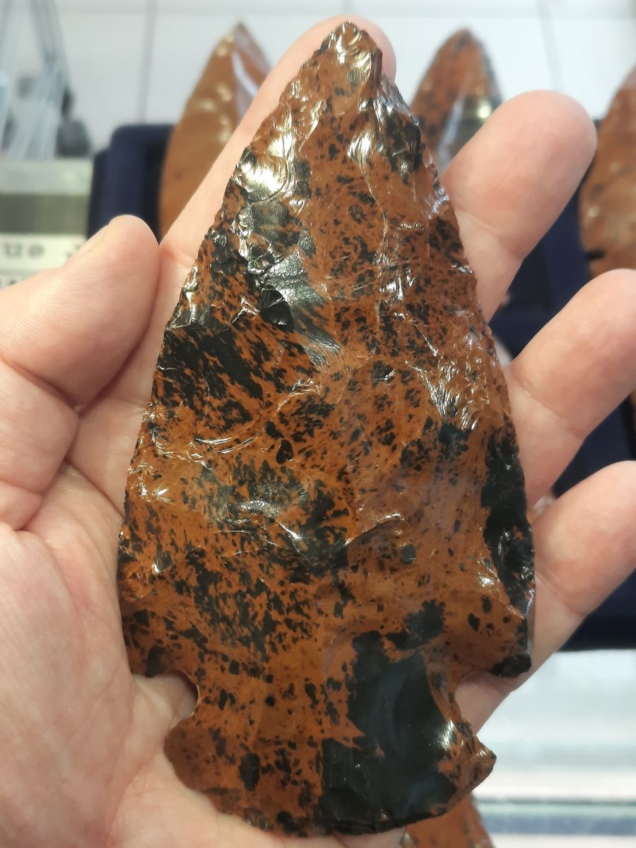 Spydspiss av mahogniobsidian (