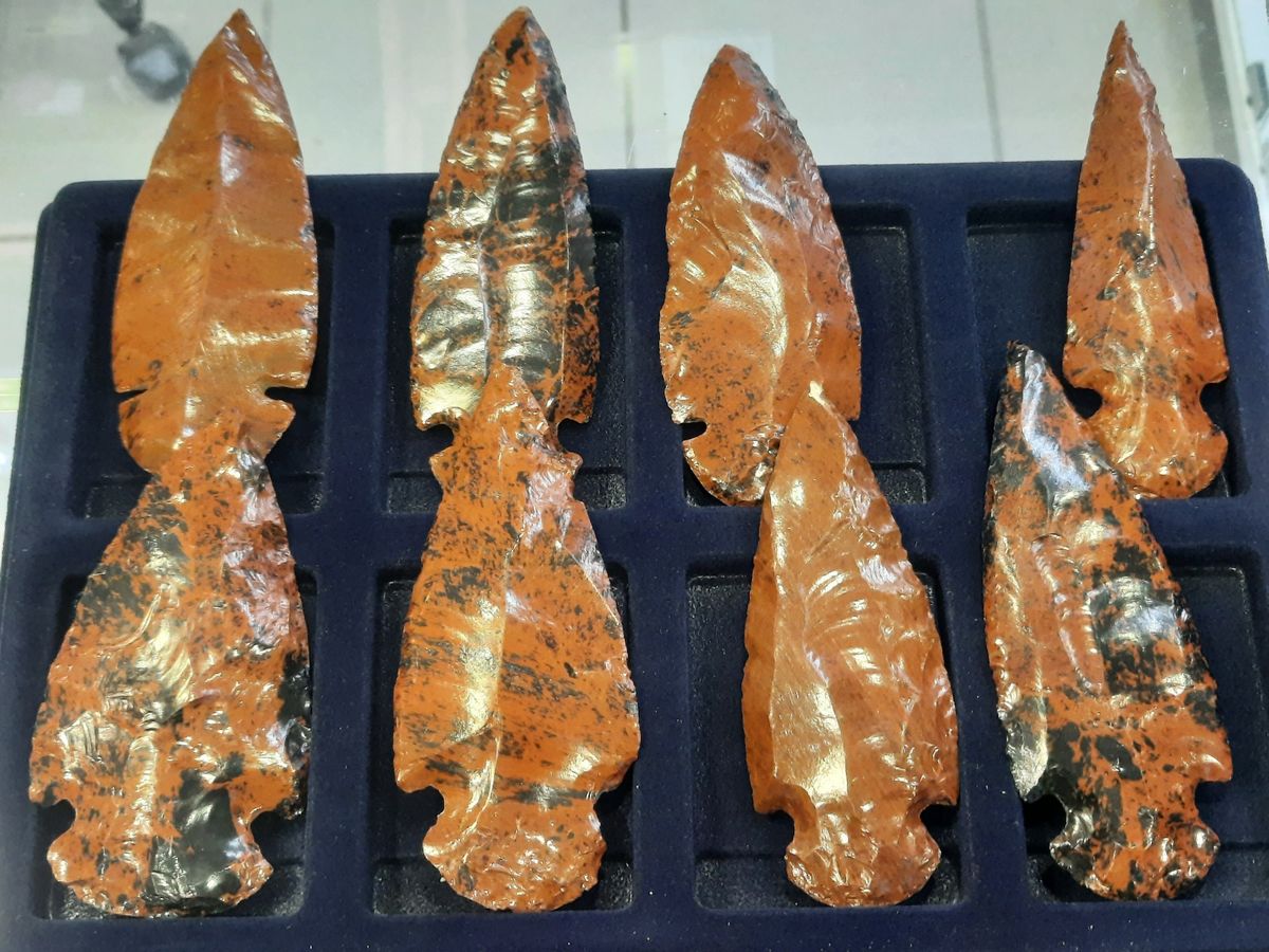 Spydspiss av mahogniobsidian (