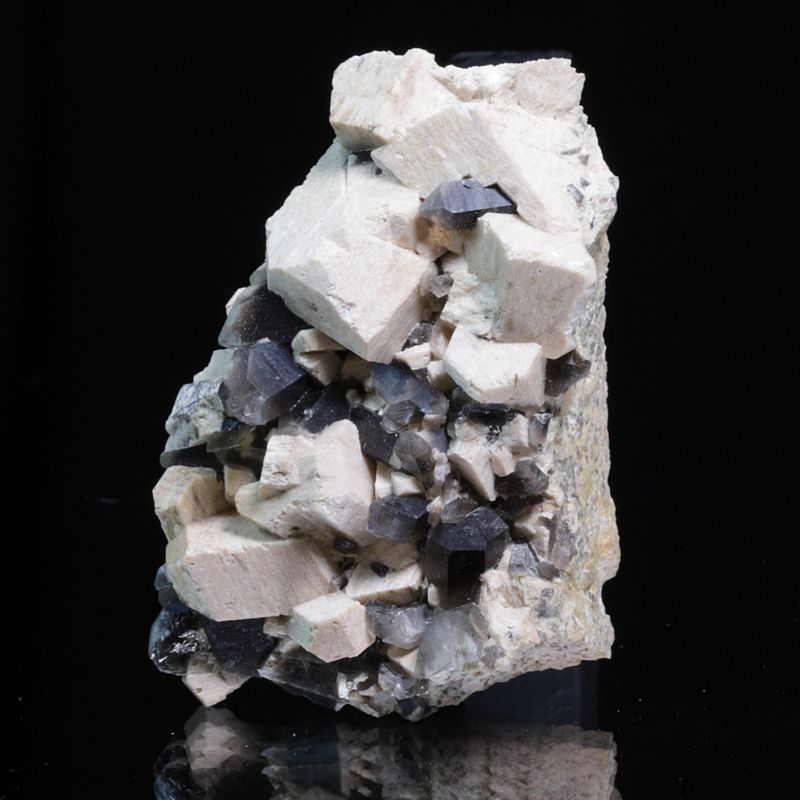 Røykkvarts/smokey quartz/morion med ortoklas, Hurum