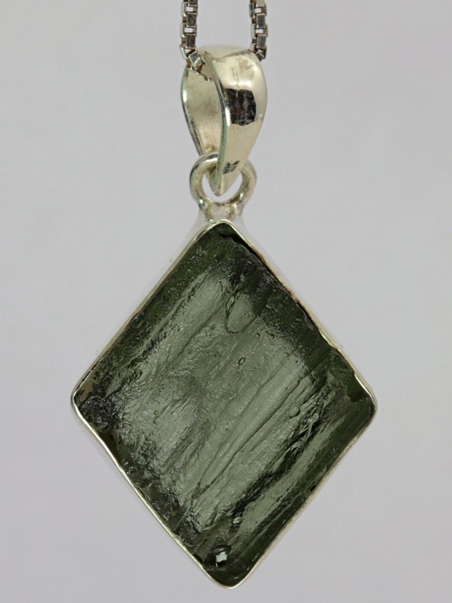 Moldavitt fra Chlum, Tsjekkia, sølvanheng, 3,92 gram