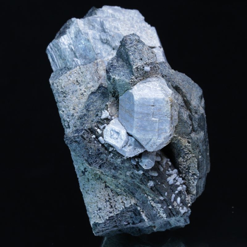 Hydroksylapatitt med hornblende, Oksøyekollen, Snarum