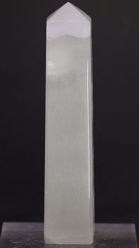 Båndkalsitt, tårn, obelisk